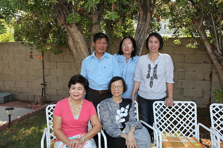 IMG_3806_resize.JPG - vợ chồng Huỳnh Hữu Trí K6 ( Vietnam ), Mộng Liên K8, cô Lê Thọ Giáo và cô Kim Sa
